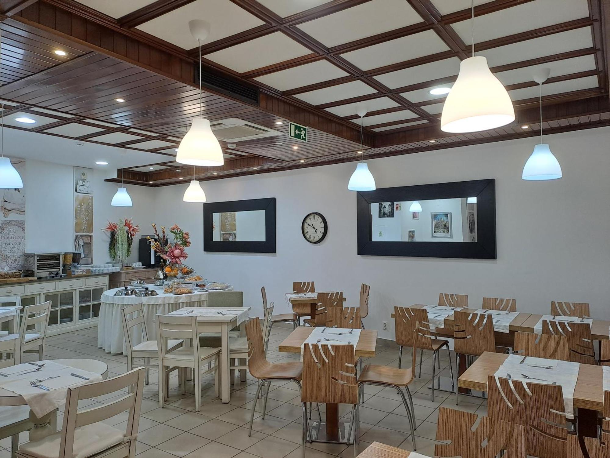 Hotel SQUARE Sertã Buitenkant foto